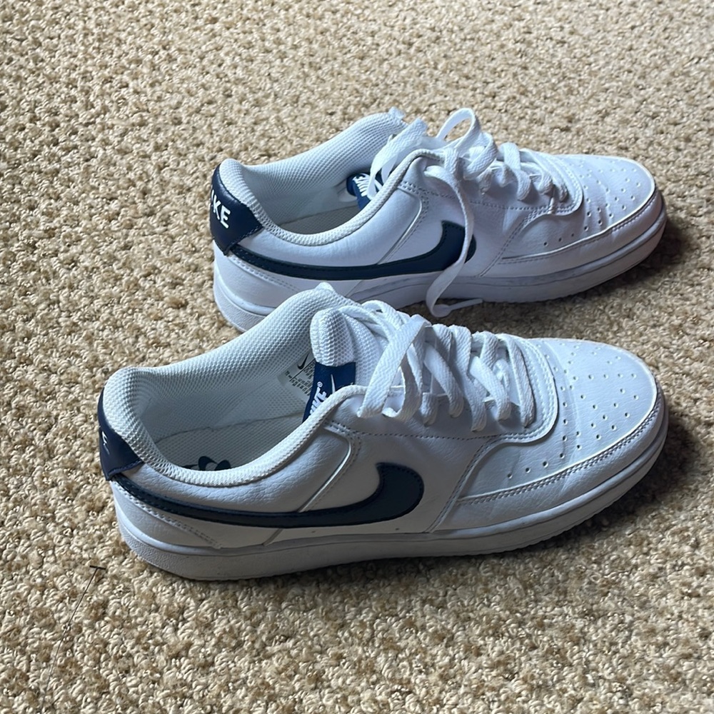 Nike Men's Court Vision Low size 8
